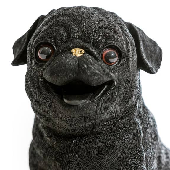 Mops med brett – svart figur med gullfarget brett – bilde 2