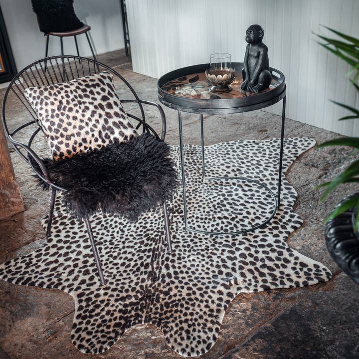 Skinnwille Leo – gulvteppe med leopardmønster 150 × 200 cm – bilde 2